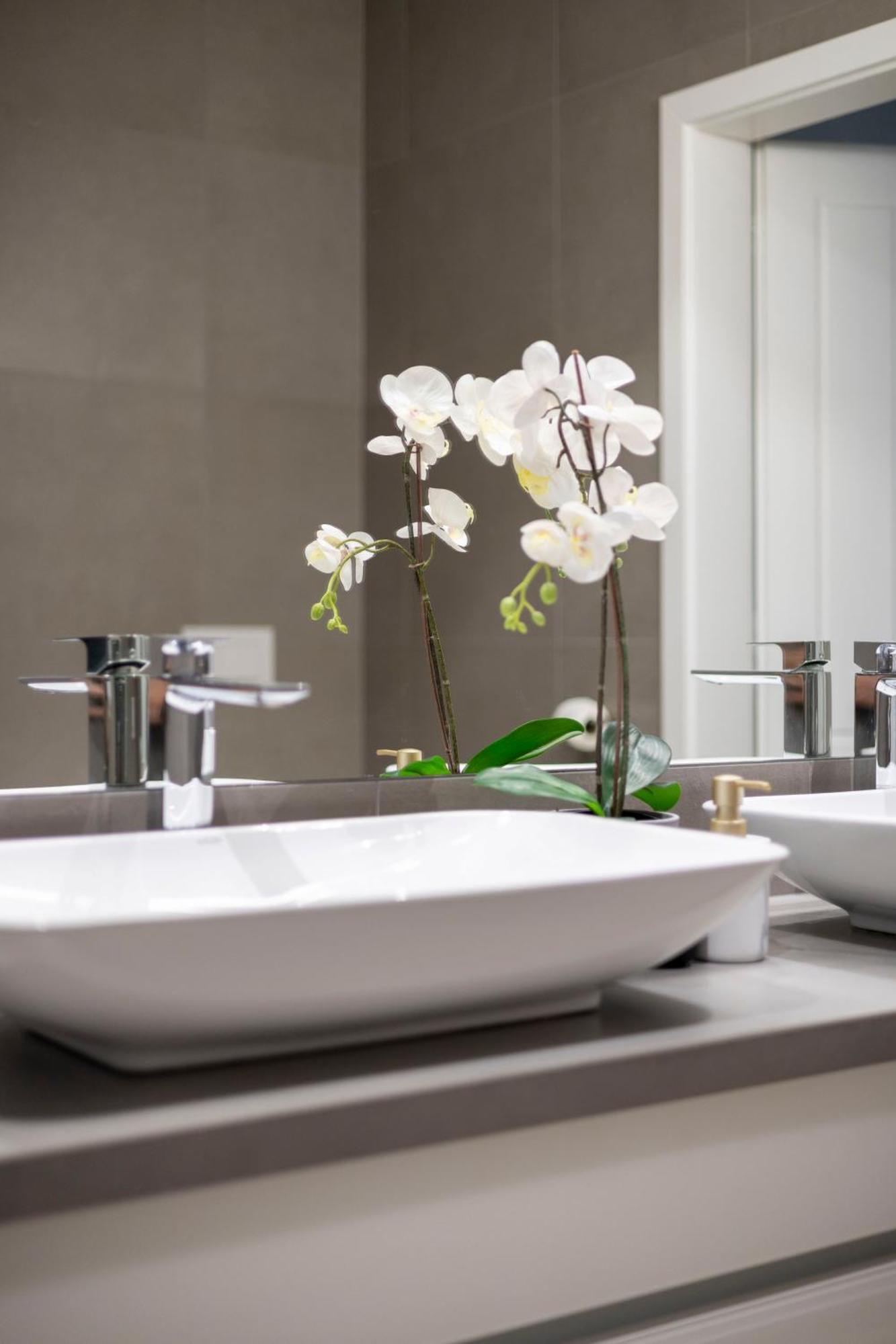 Stylish & Spacious By Prestige Homes דירה בודפשט